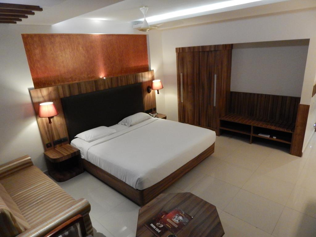 Tiruchirappalli Femina Hotel מראה חיצוני תמונה